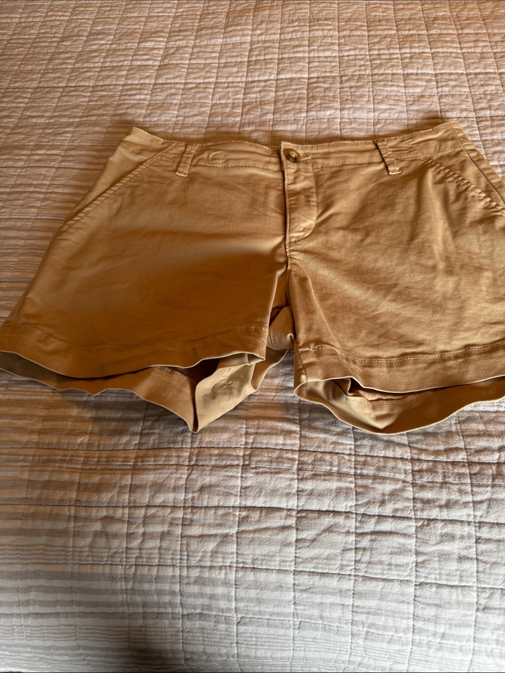 Jag Low-Waist Tan Shorts